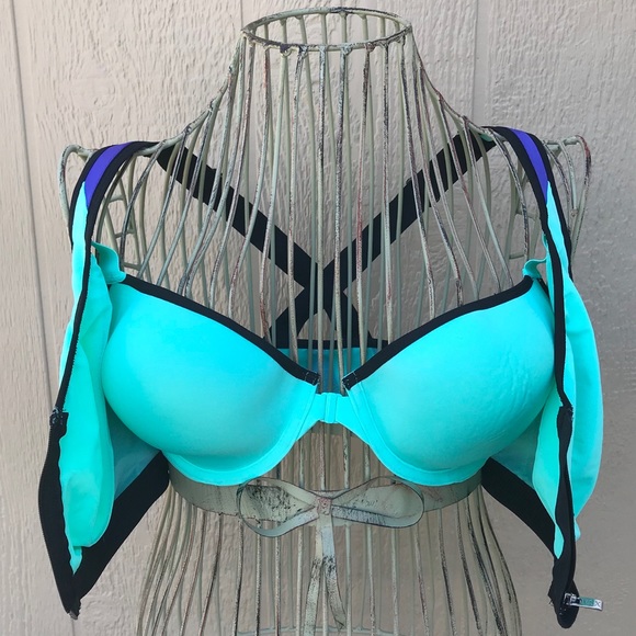 VIctoria Secret | Front Close Knockout Sports Bra - Picture 4 of 8